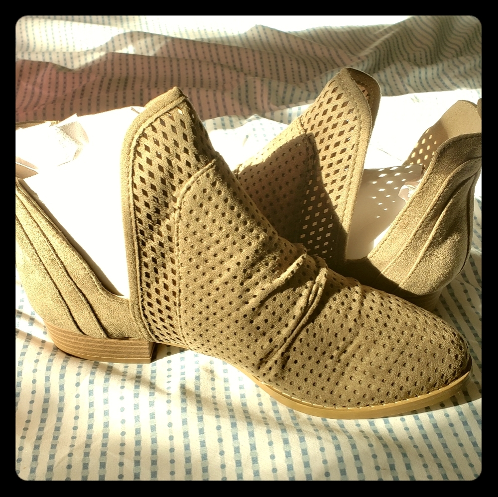 Ankle boots